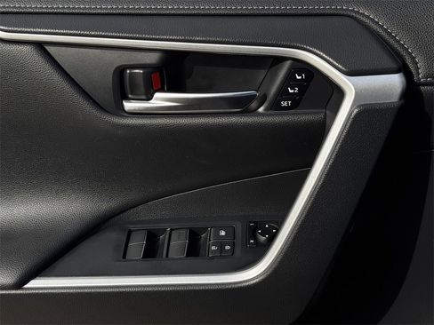 Used 2019 Toyota RAV4 Limited w/ Advanced Technology Package image 23