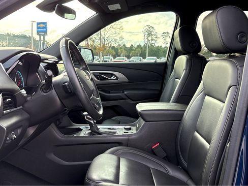 Used 2023 Chevrolet Traverse LT image 18
