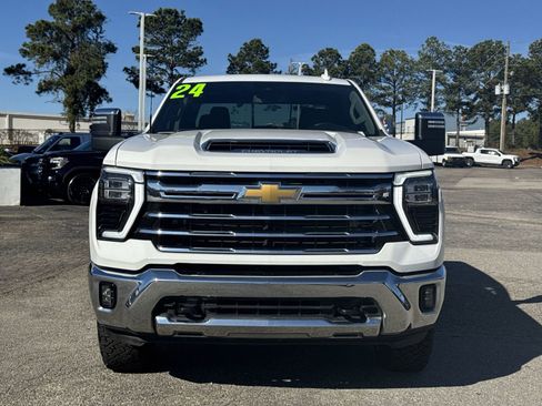 Used 2024 Chevrolet Silverado 2500 LTZ image 3