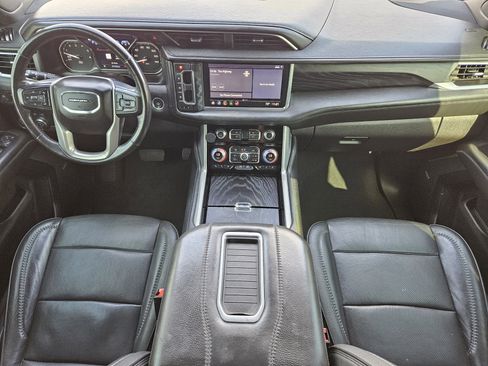 Used 2021 GMC Yukon Denali w/ Denali Premium Package image 27