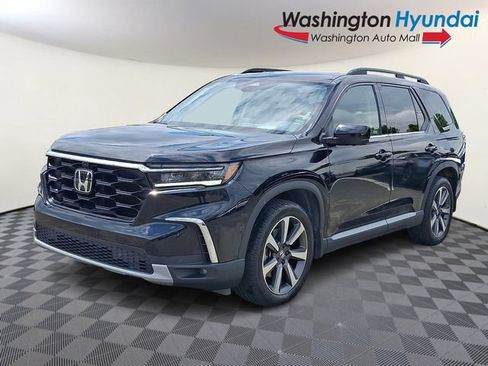 Used 2025 Honda Pilot Elite image 3