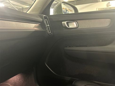 Certified 2025 Volvo XC40 B5 Plus image 19