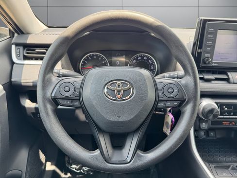 Used 2021 Toyota RAV4 LE AWD/4WD image 13
