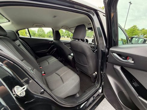 Used 2018 MAZDA MAZDA3 Sport w/ Preferred Equipment Package FWD image 14