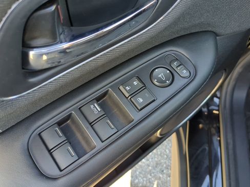 Used 2019 Honda HR-V EX image 18