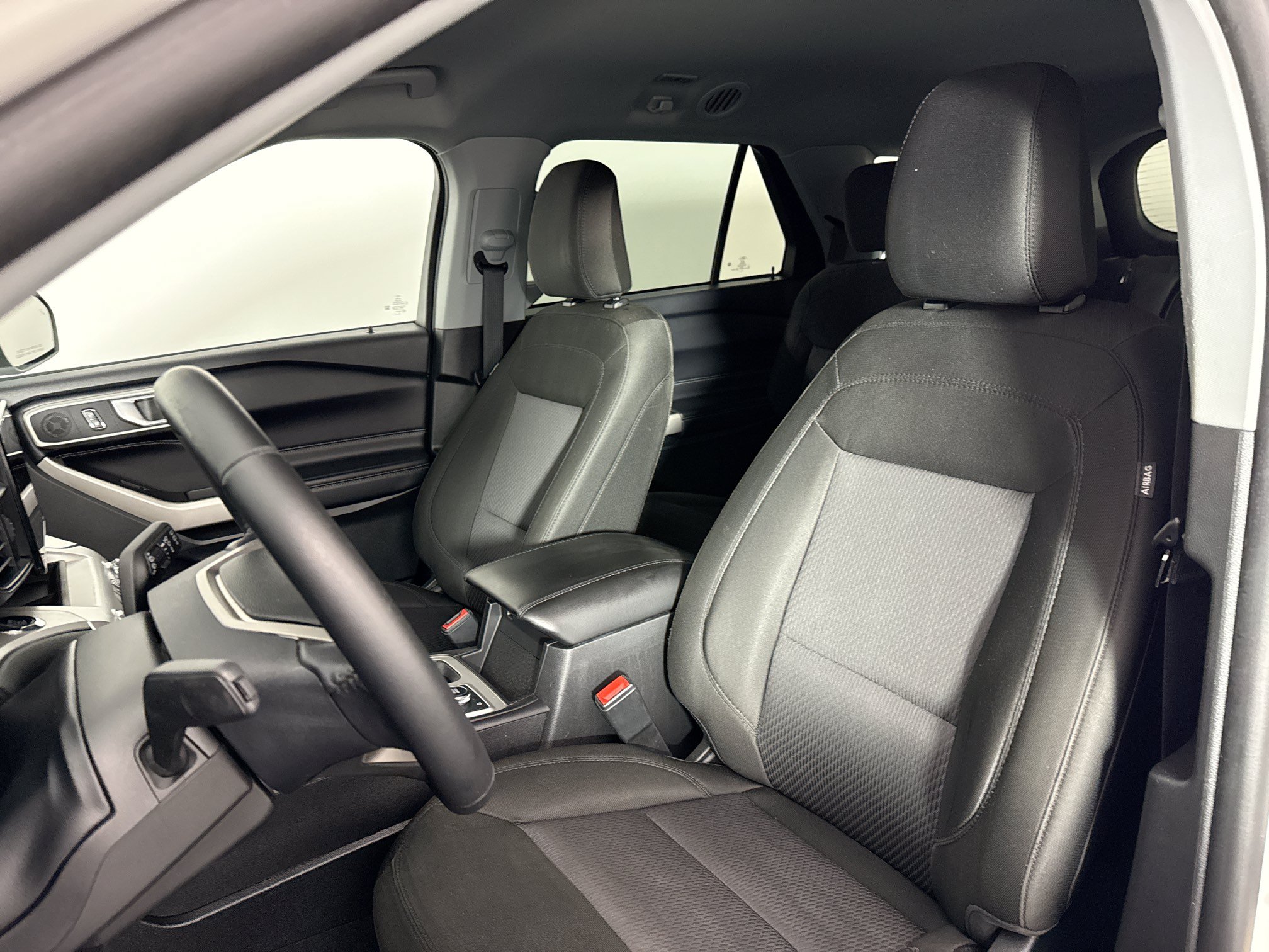 Used 2023 Ford Explorer XLT AWD/4WD image 21