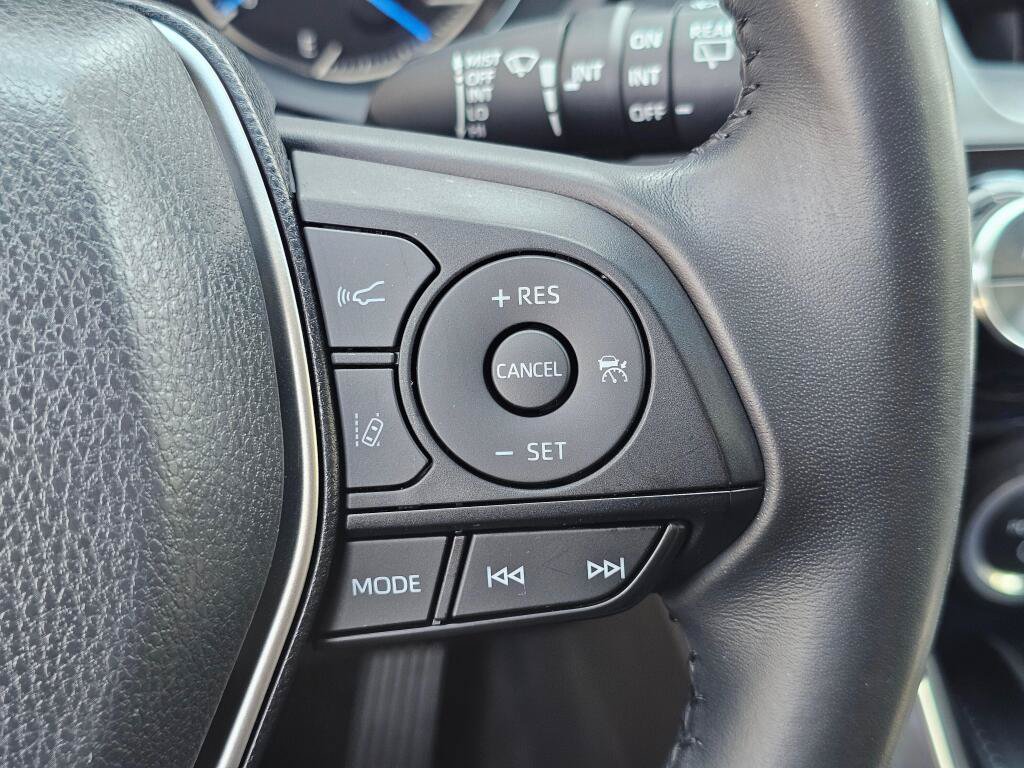 Used 2023 Toyota Venza LE AWD/4WD image 30