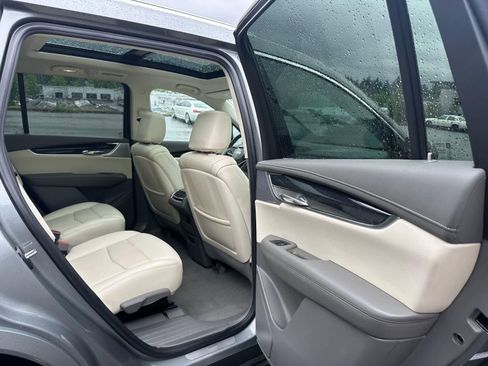 Used 2023 Cadillac XT6 Premium Luxury w/ Technology Package AWD/4WD image 15