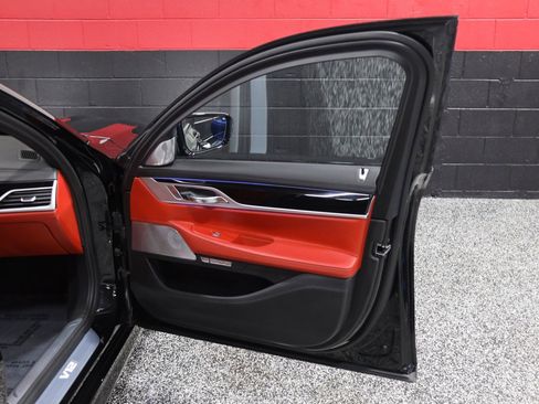 Used 2017 BMW M760i xDrive image 44