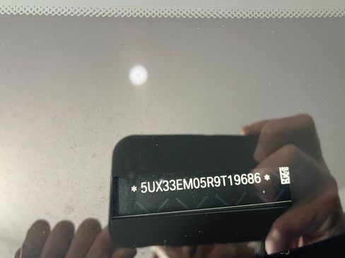 Certified 2024 BMW X7 M60i w/ Executive Package image 32