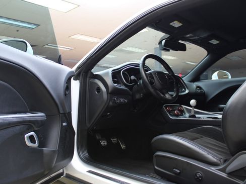 Used 2016 Dodge Challenger R/T Scat Pack w/ Leather Interior Group image 34