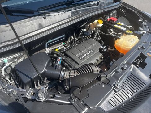 Used 2019 Chevrolet Trax LT w/ LT Convenience Package FWD image 14