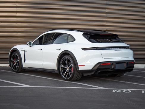 Certified 2025 Porsche Taycan 4S AWD/4WD image 3