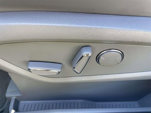 Used 2022 Lincoln Nautilus Reserve w/ Equipment Group 201A image 14