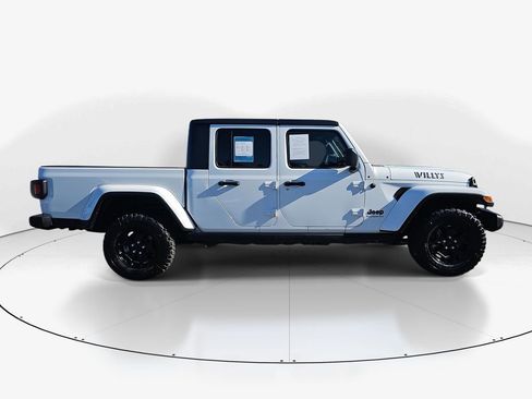 Used 2023 Jeep Gladiator Willys image 3