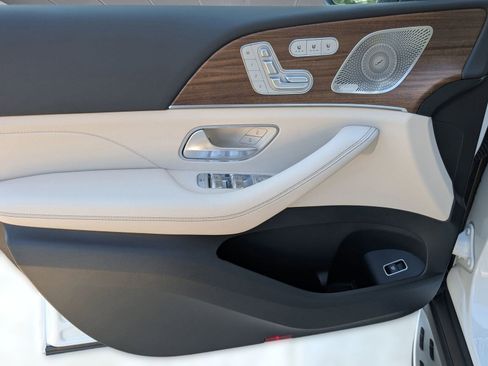 Certified 2025 Mercedes-Benz GLS 450 4MATIC image 11