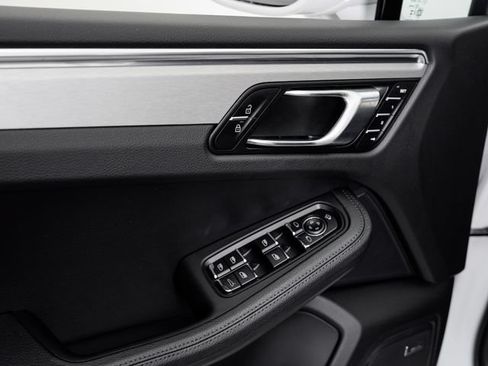Certified 2026 Porsche Macan AWD/4WD image 10