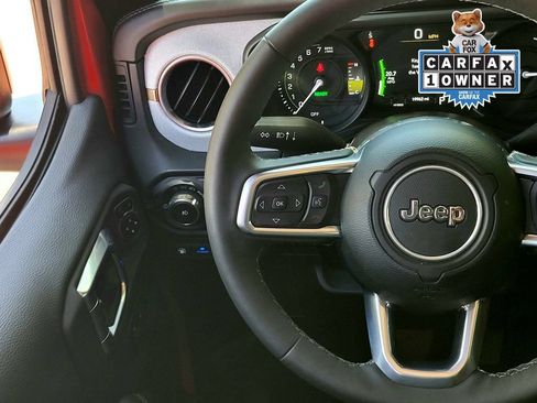 Used 2025 Jeep Wrangler Unlimited Sahara AWD/4WD image 12
