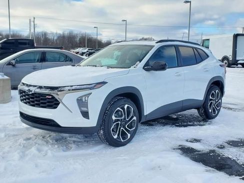 New 2026 Chevrolet Trax RS w/ Sunroof Package image 2