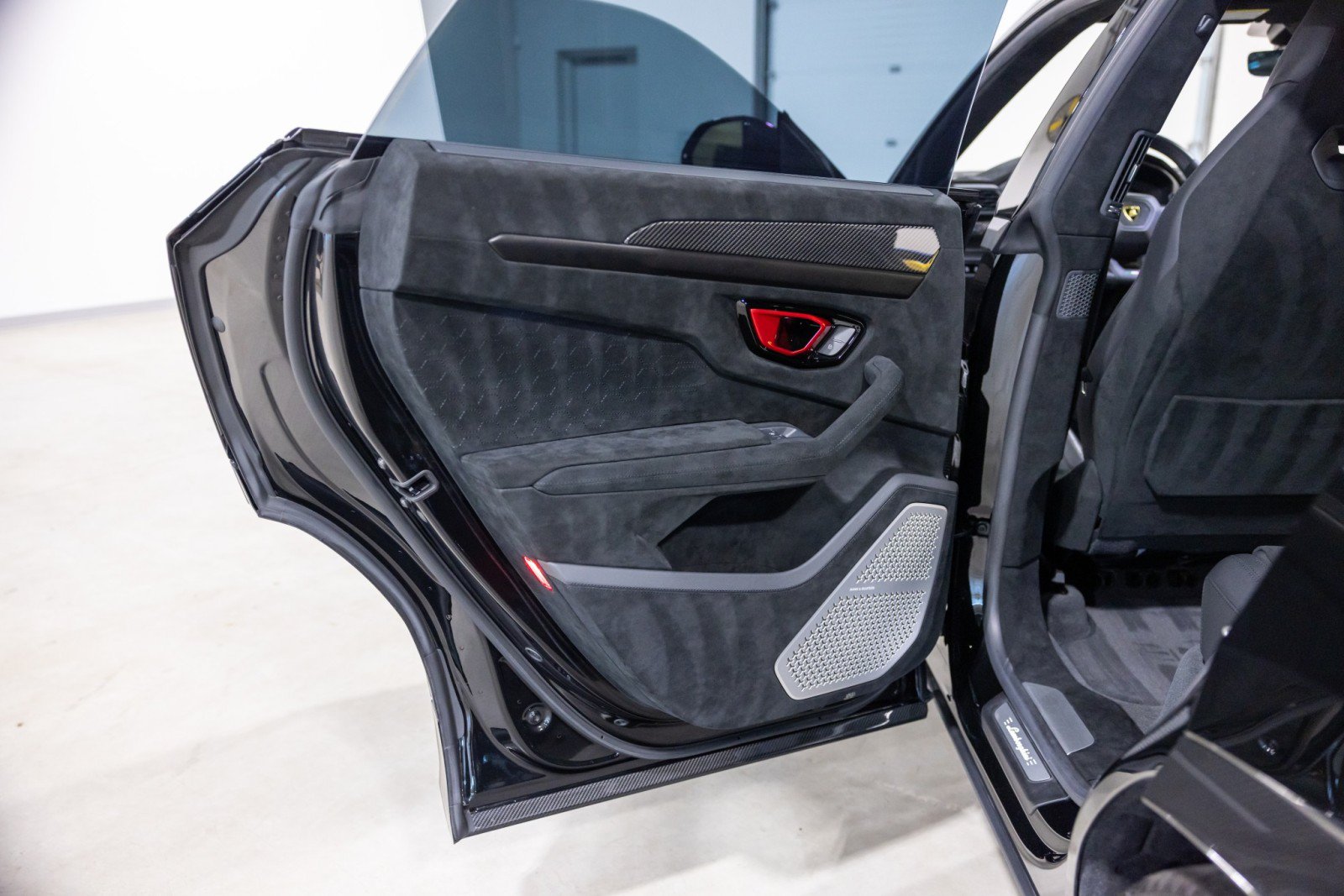 Used 2024 Lamborghini Urus Performante AWD/4WD image 31
