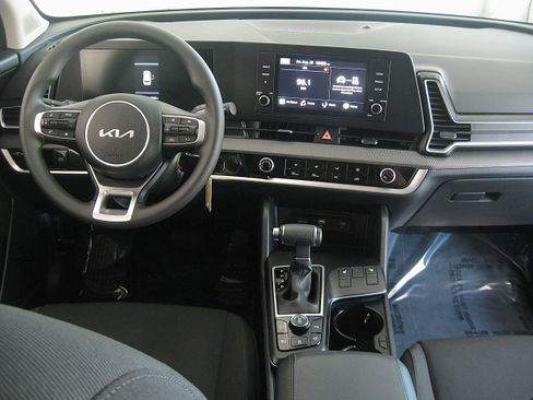 Certified 2023 Kia Sportage LX image 2