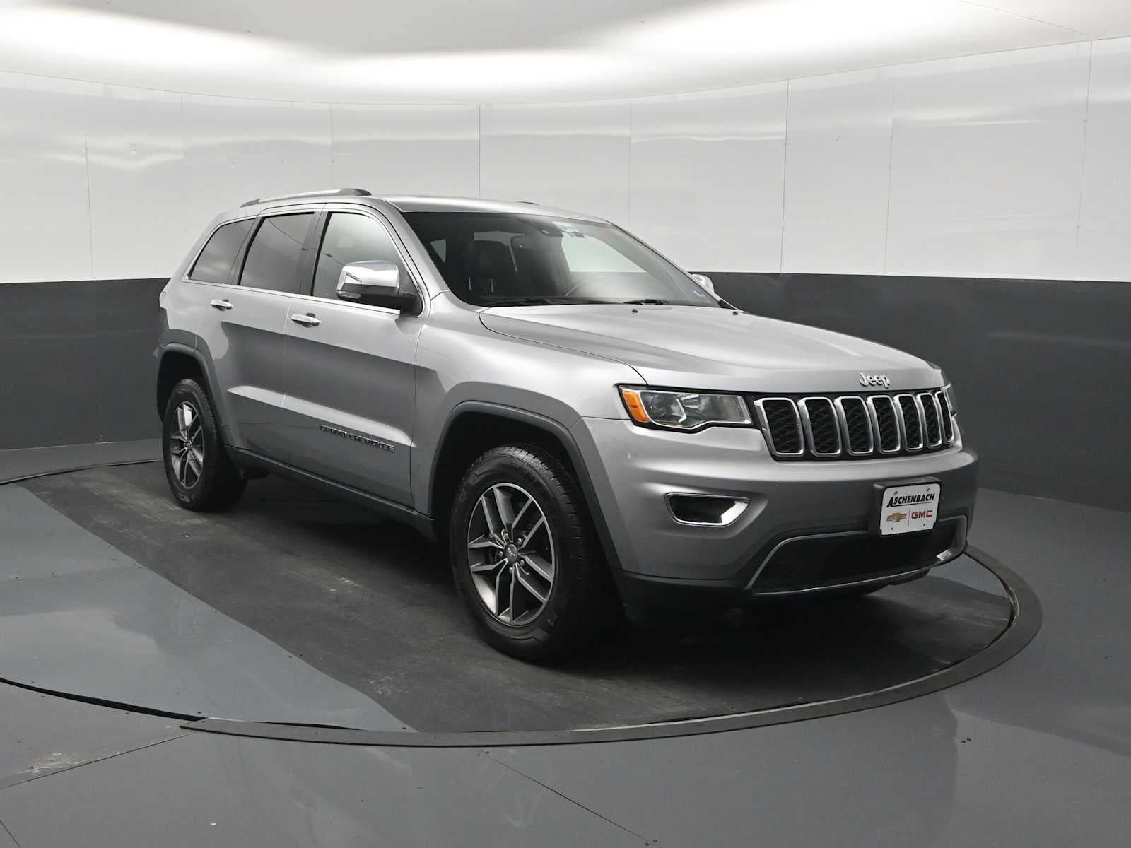 Used 2021 Jeep Grand Cherokee Limited w/ Luxury Group II AWD/4WD image 2