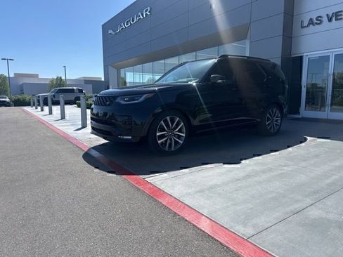 Certified 2025 Land Rover Discovery Dynamic SE AWD/4WD image 1