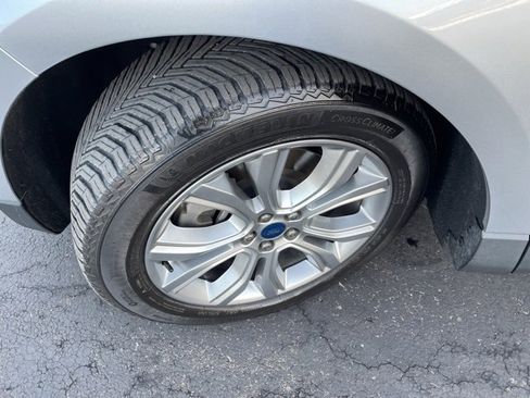 Used 2022 Ford Edge Titanium image 16