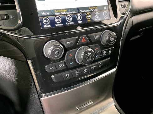 Used 2021 Jeep Grand Cherokee Laredo X image 32