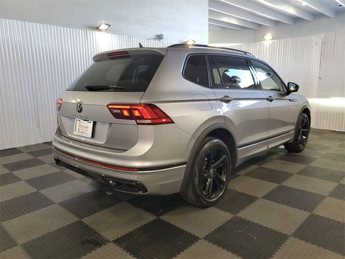 Used 2023 Volkswagen Tiguan SE R-Line image 6