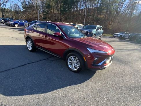 Used 2024 Buick Envista Preferred w/ Convenience II Package image 3