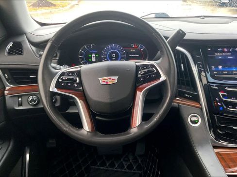 Used 2018 Cadillac Escalade ESV Luxury image 6