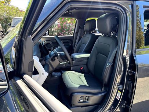 New 2026 Land Rover Defender 130 X-Dynamic SE AWD/4WD image 11