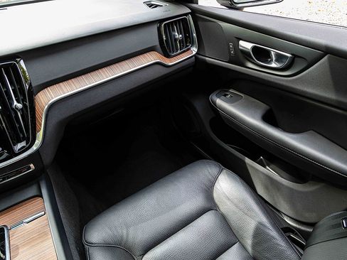 Used 2024 Volvo S60 B5 Plus image 18