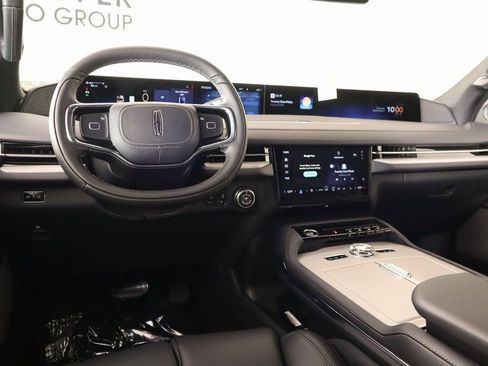 New 2025 Lincoln Navigator Reserve w/ Jet Appearance Package AWD/4WD image 2