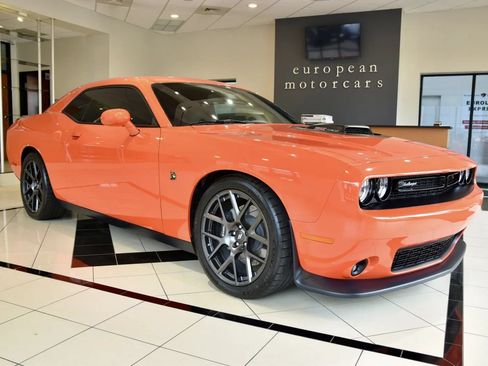 Used 2018 Dodge Challenger R/T Scat Pack RWD image 1