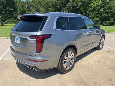 Used 2022 Cadillac XT6 Premium Luxury w/ Technology Package FWD image 8