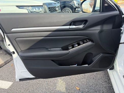 New 2025 Nissan Altima 2.5 SL image 16