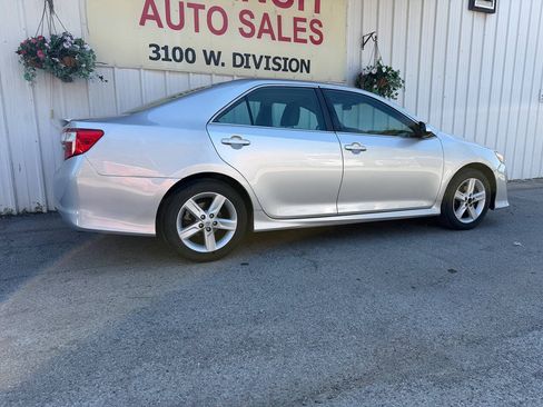 Used 2013 Toyota Camry SE FWD image 3
