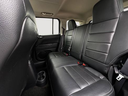 Used 2016 Jeep Patriot High Altitude AWD/4WD image 23