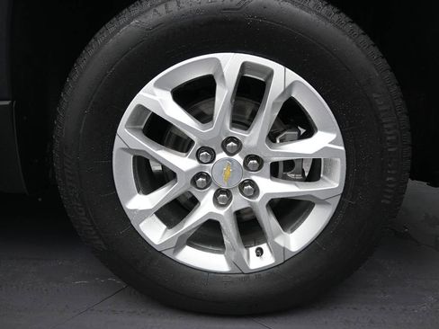 Used 2023 Chevrolet Traverse LS image 10