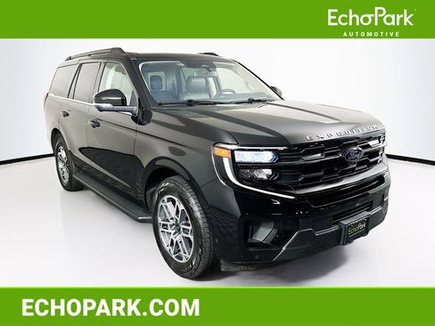 Used 2025 Ford Expedition Active AWD/4WD image 1