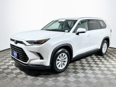 Certified 2024 Toyota Grand Highlander AWD image 3