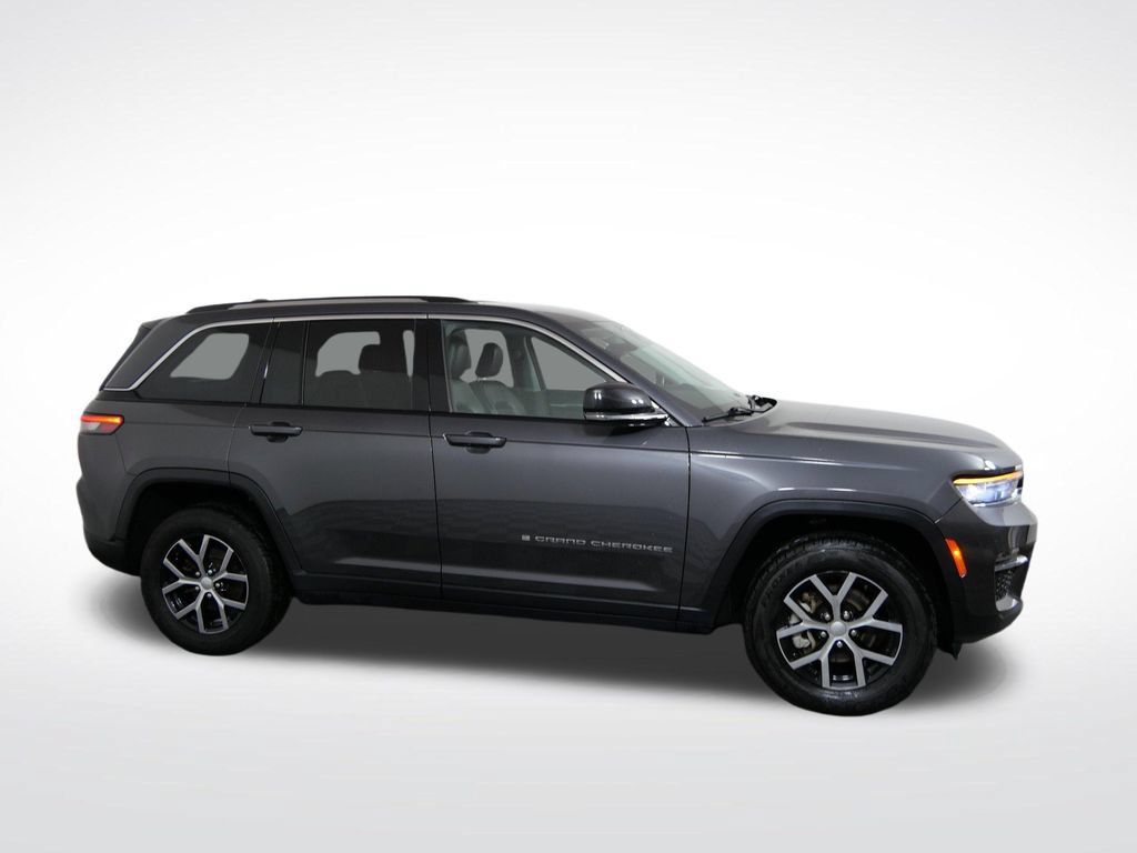 Used 2023 Jeep Grand Cherokee Limited AWD/4WD image 2