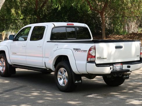 Used 2015 Toyota Tacoma 4x4 Double Cab w/ TRD Sport Package image 4