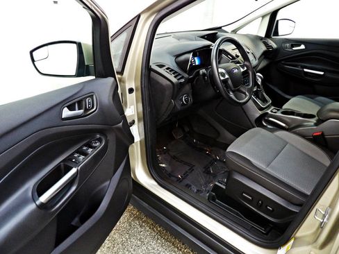 Used 2017 Ford C-MAX SE FWD image 9
