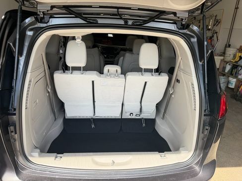 Used 2017 Chrysler Pacifica Touring Plus FWD image 7