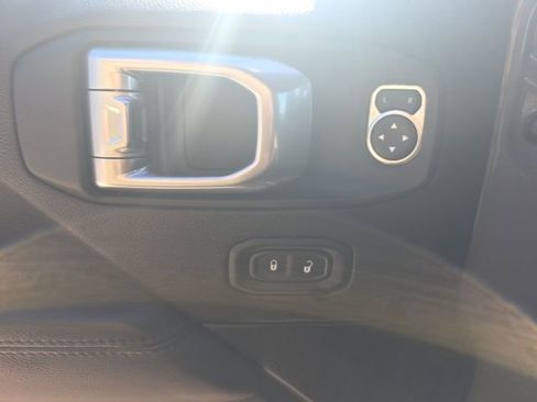 Used 2022 Jeep Wrangler Unlimited Sahara image 14