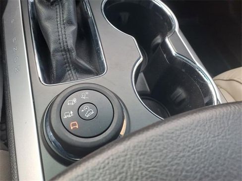 Used 2015 Ford Explorer XLT w/ Equipment Group 202B image 20