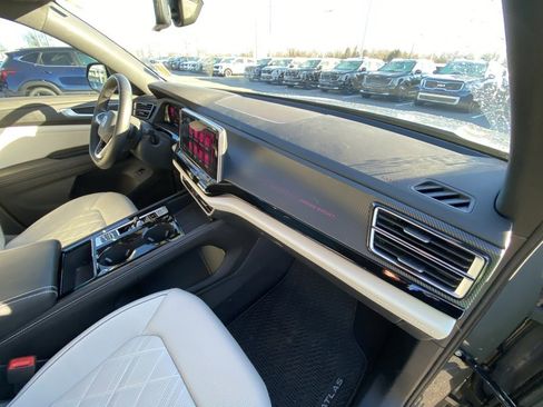 Used 2024 Volkswagen Atlas Cross Sport SEL Premium R-Line image 33